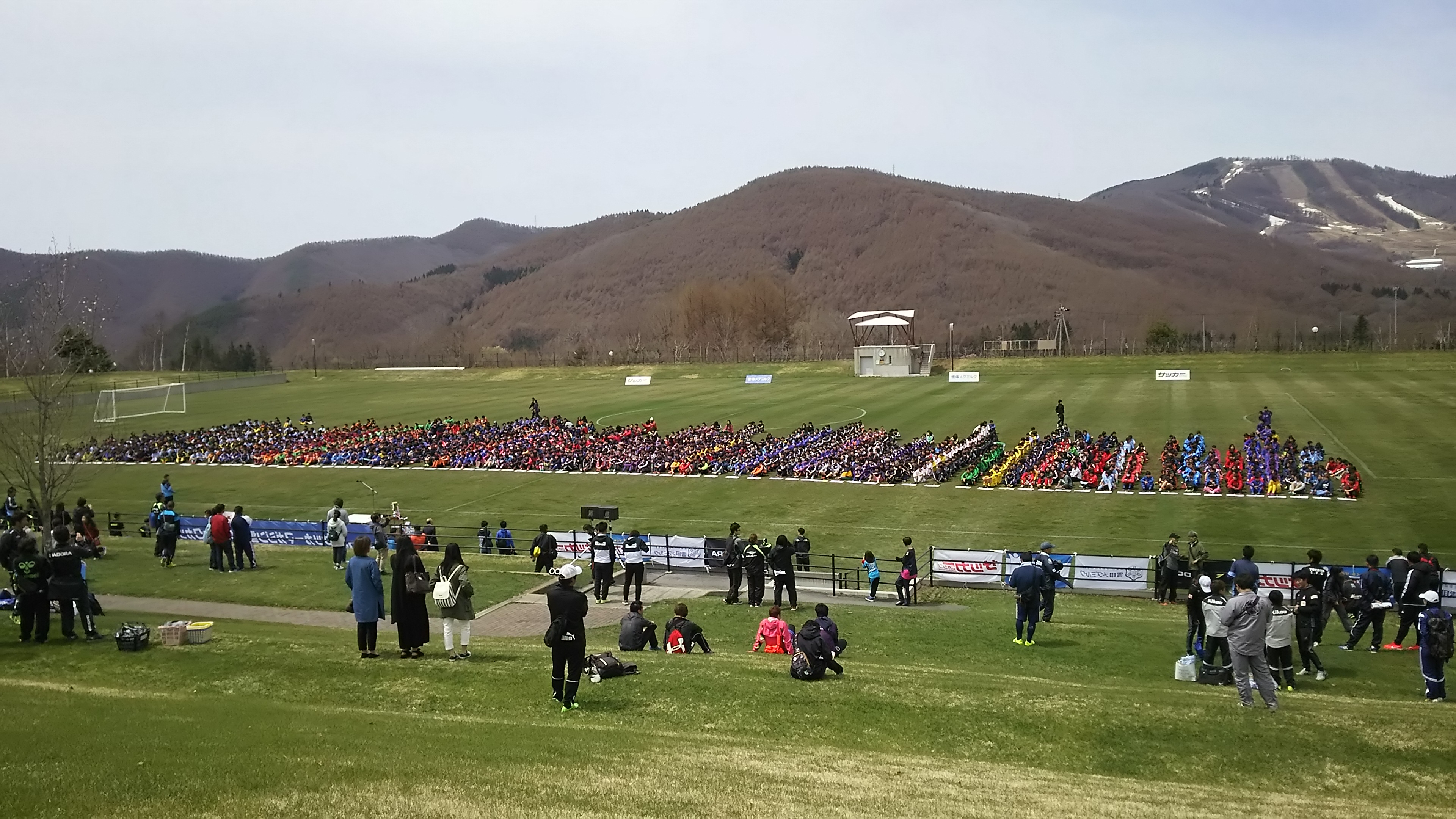 出場全チームによる開会式